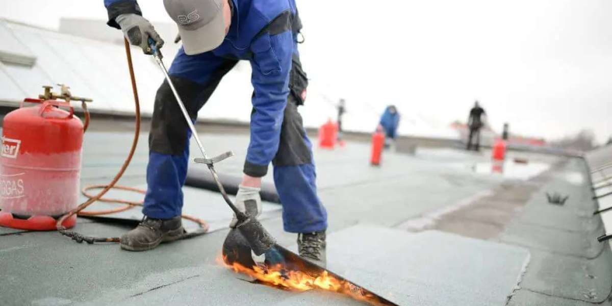 How Long Should a Flat Roof Last Before It Needs Repair?