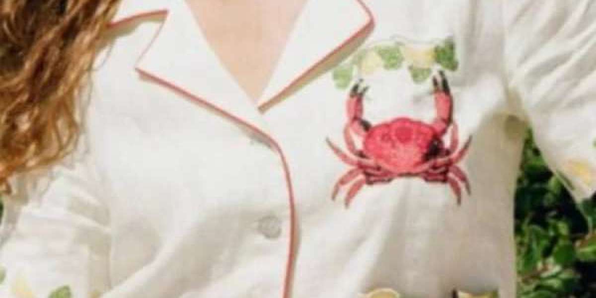 Natasha Lyonne TV Series Poker Face S02 Charlie Cale Crab Shirt – A Summer Icon