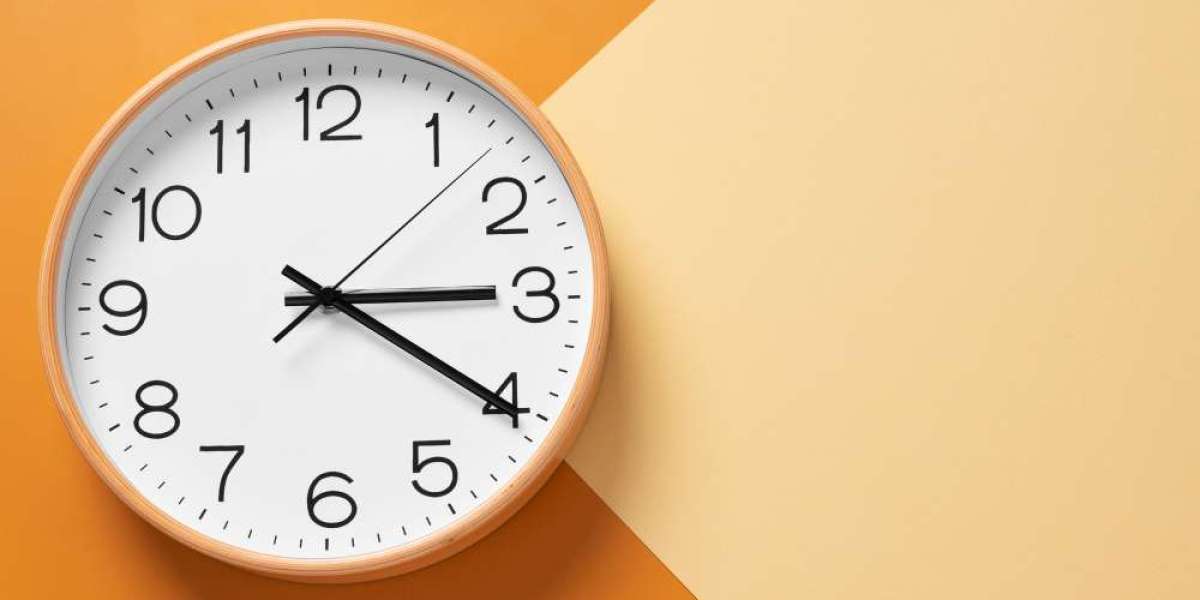 The Charm of the Analog Clock in Modern Spaces