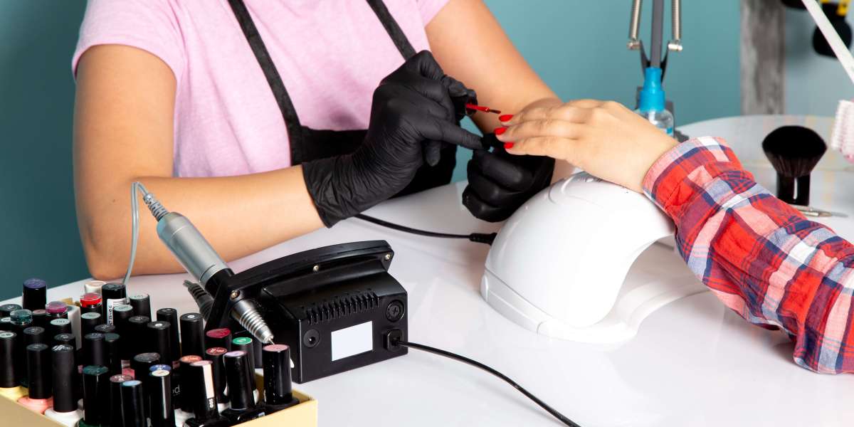 Discover the top benefits of choosing SNS nails for your next stylish manicure session