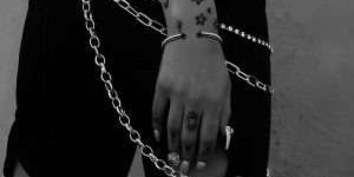 7 Chrome Hearts Ring Style Tips for Trendsetters