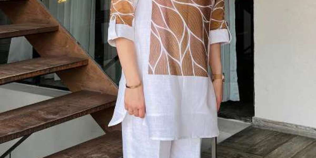 What Are the Key Women's Clothing Trends for 2025?