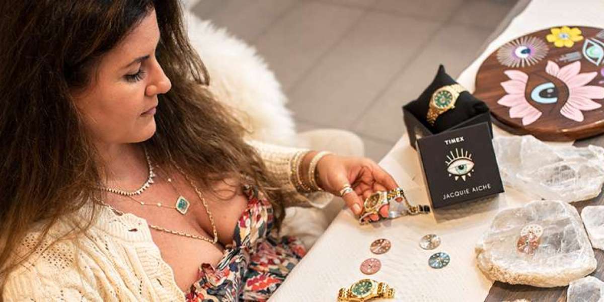 Round Dial Watches for Women That Refresh Your Casual Wardrobe with Timeless Style