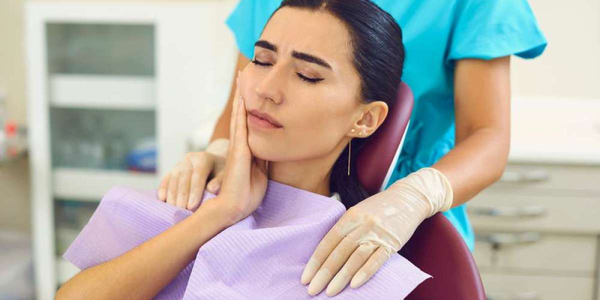 Oakville Emergency Dentist: Immediate Care When You Need It Most