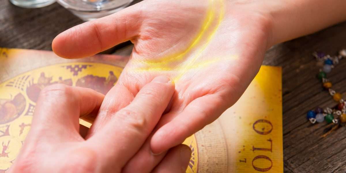 Experienced Palmist in Dubai Offering In-Person and Online Readings