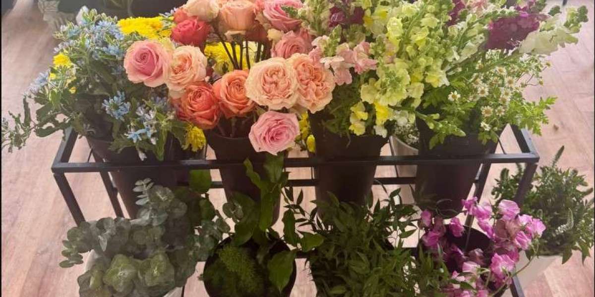 Serving Oakmont with Fresh Flowers and Friendly Faces