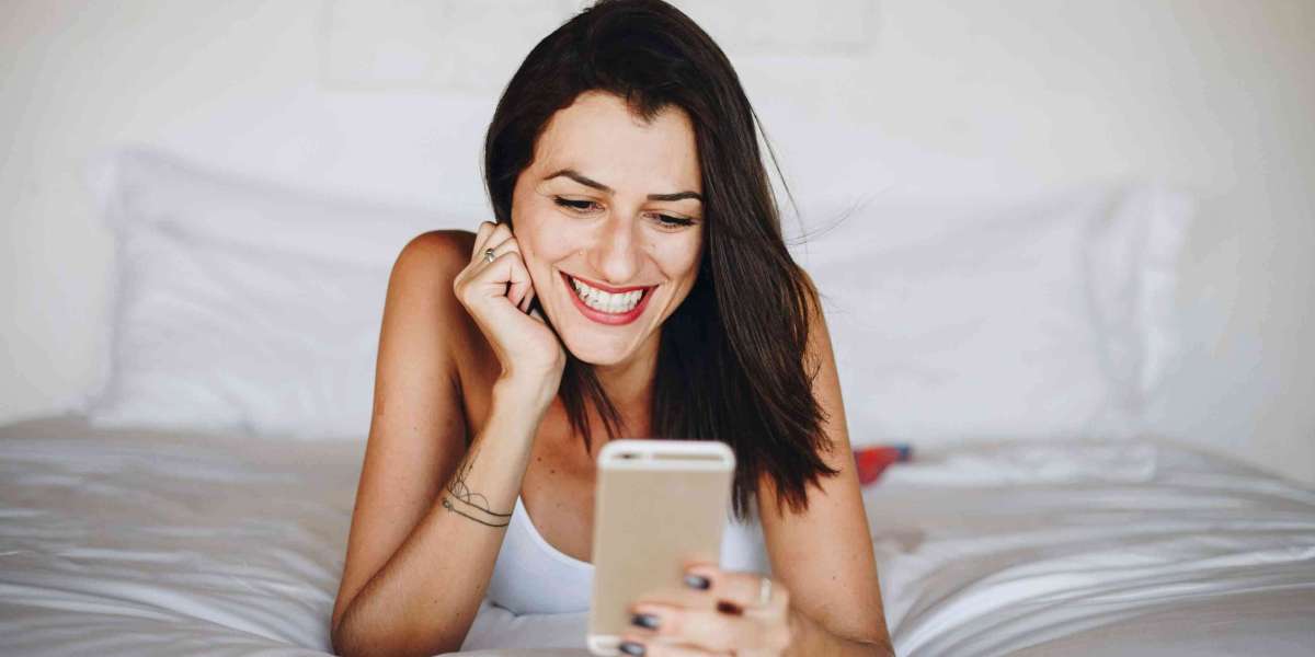 How to Ask a Girl Out Without Using Cheesy Pickup Lines