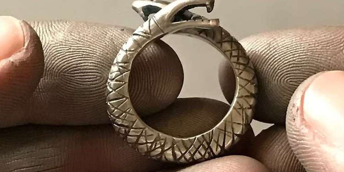 Men's Snake and Star Rings Will Make You Look Better