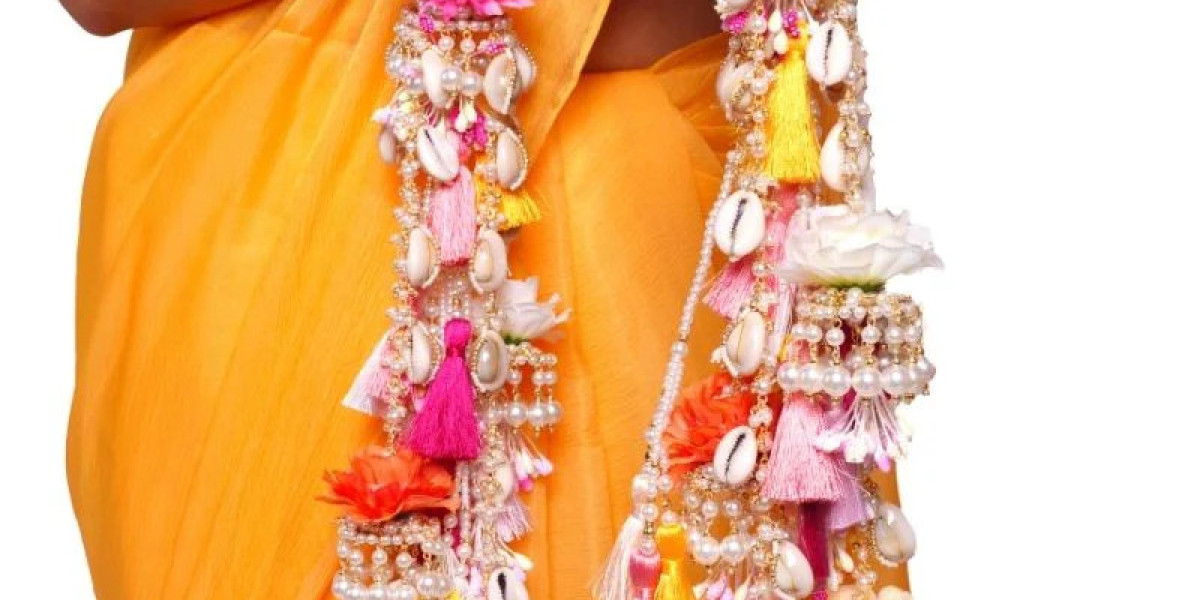 How to Choose Perfect Flower Jewellery for Haldi Ceremony | VAIDAAN