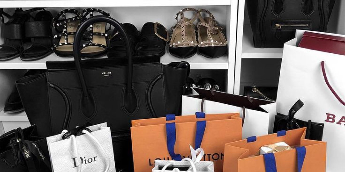 From Classic to Contemporary: LA’s Luxury Shopping Bag Trends
