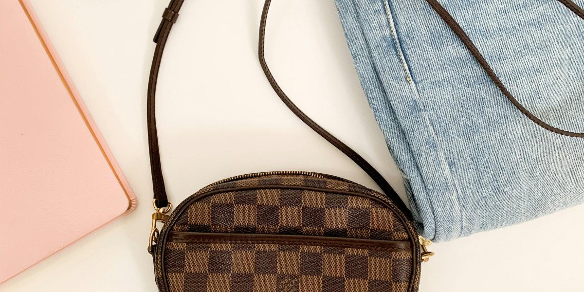 Branded Neoprene Bag: Style, Durability, and Everyday Functionality