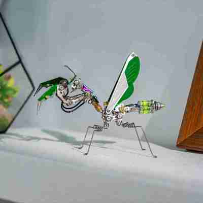 Phantom Praying Mantis Profile Picture