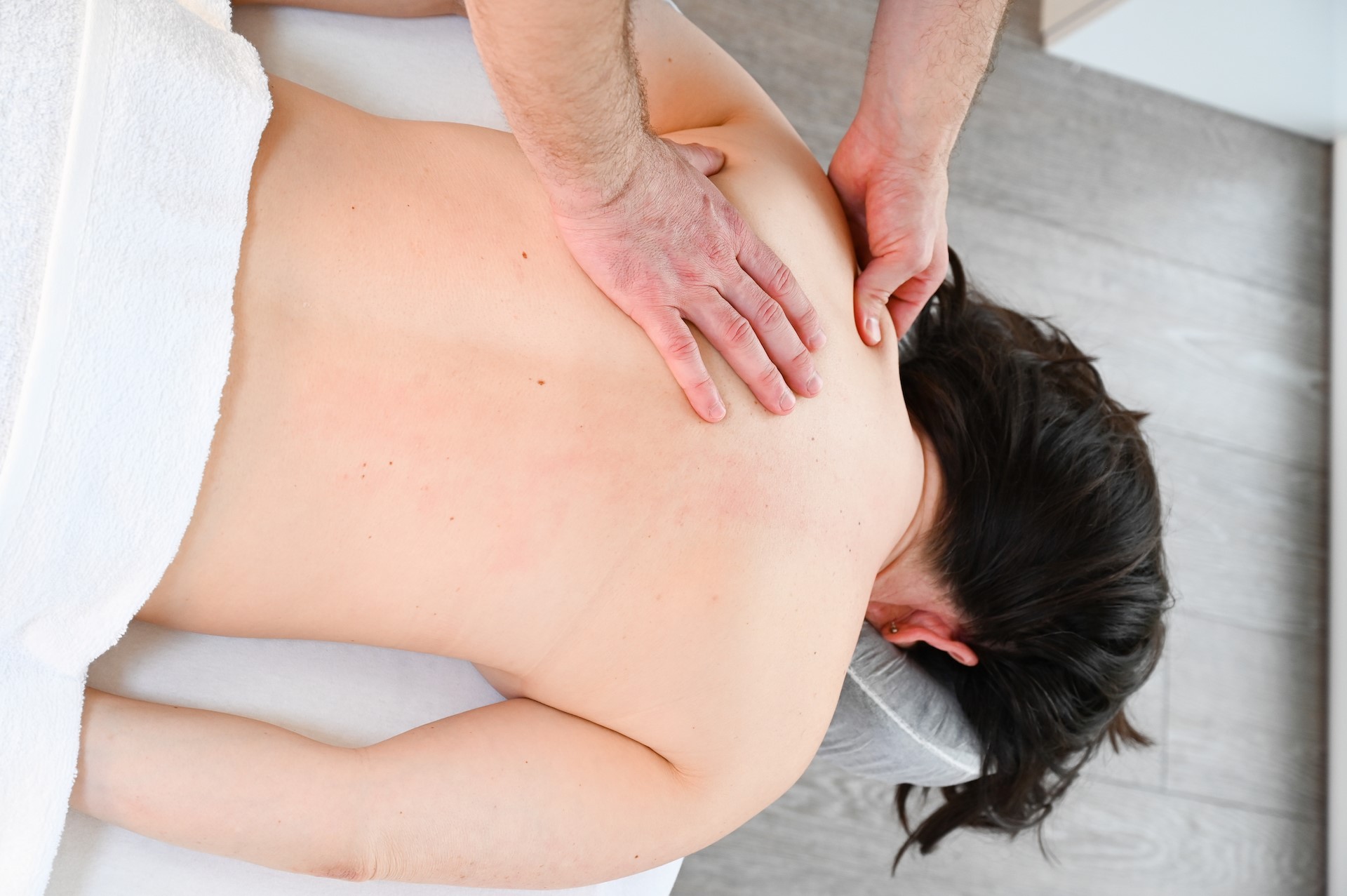 Shoulder Massage in Milton Keynes | BOOK FREE CONSULTATION