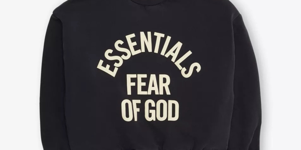 Essentials Hoodie: The Modern Streetwear Staple You Can’t Ignore