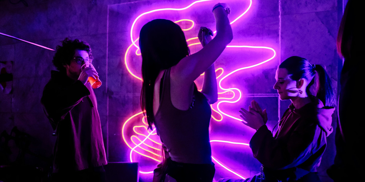 Andheri Nightlife Spots: Where Mumbai Finds Its Rhythm After Dark