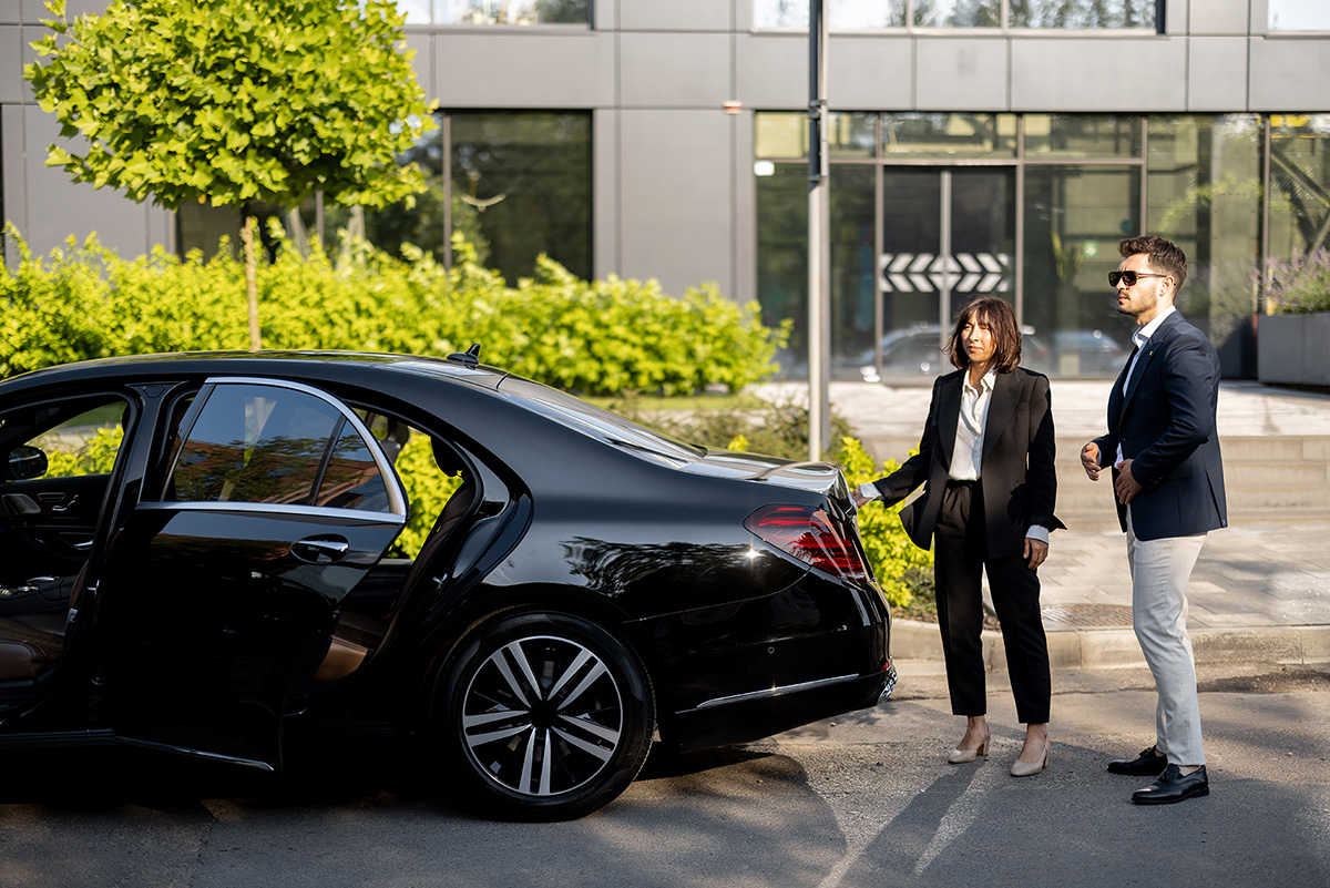 Long Distance Car Service UAE | Luxury Car Transportation Services
