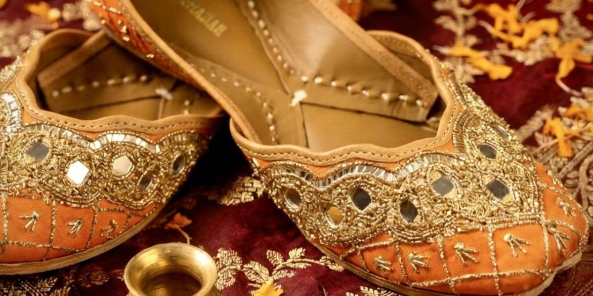 Best Bridal Juttis for Indo-Western, Lehenga and Sharara Looks