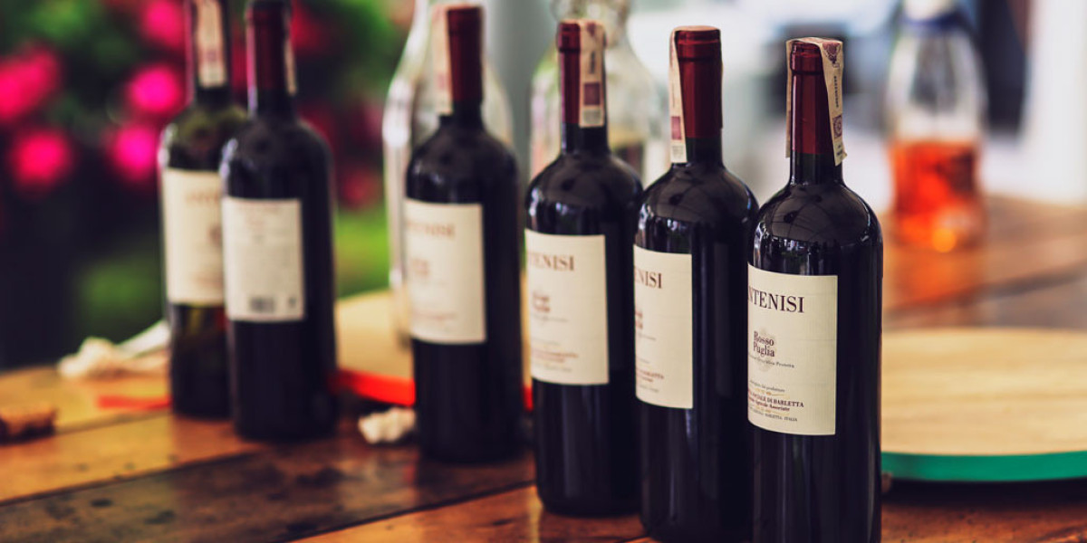 The Best Organic White Wine Brands for Clean Drinking