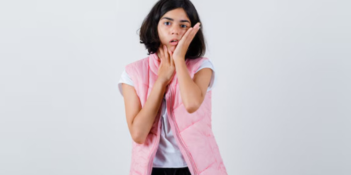 Roof of Mouth Sore That Won't Heal? Warning Signs, Possible Causes, and the Right Time to Take Action
