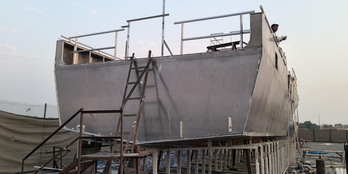 The Role of Aluminium Barge Manufacturers in Modern Marine Logistics