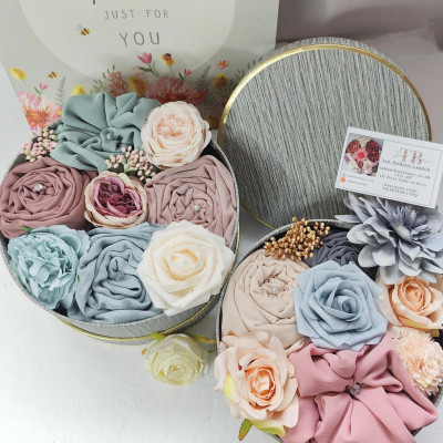 Personalized Luxury Hijab Gift Box, Floral Arrangement, Elegant Hijab Set Profile Picture